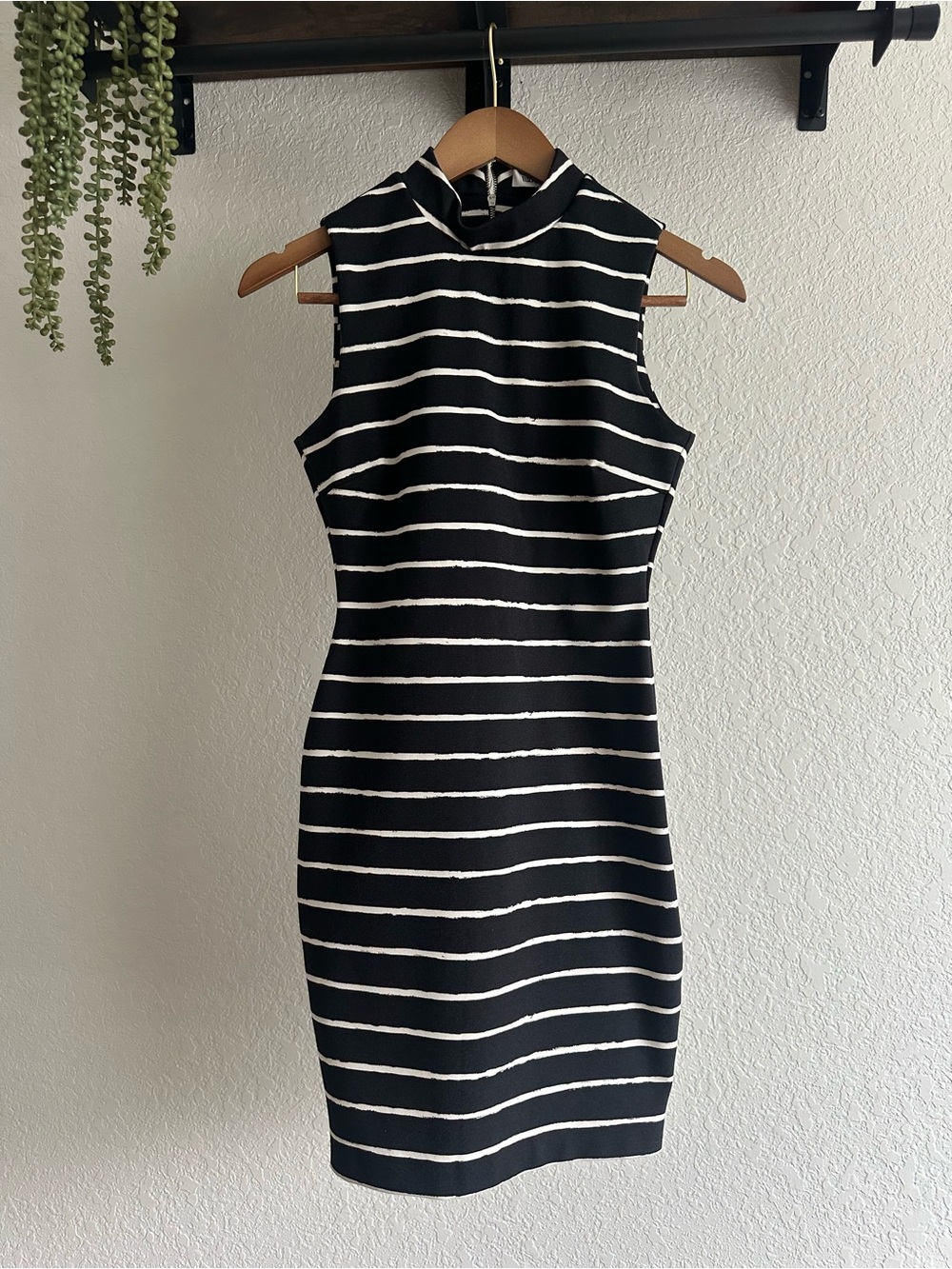 Elizabeth & James Striped Mock Neck Sheath Dress Black White Stripe Size 2 - Picture 2 of 6